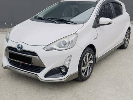 Белый Тойота Aqua, объемом двигателя 1.5 л и пробегом 95 тыс. км за 9700 $, фото 1 на Automoto.ua