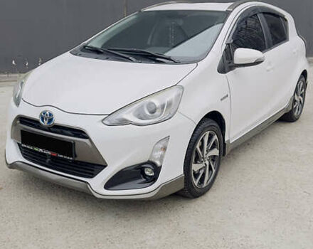 Белый Тойота Aqua, объемом двигателя 1.5 л и пробегом 95 тыс. км за 9700 $, фото 1 на Automoto.ua