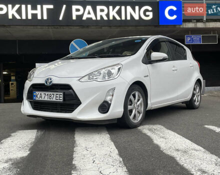 Белый Тойота Aqua, объемом двигателя 1.5 л и пробегом 123 тыс. км за 9900 $, фото 1 на Automoto.ua