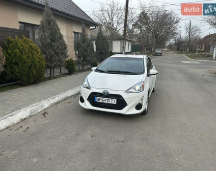 Білий Тойота Aqua, об'ємом двигуна 1.5 л та пробігом 120 тис. км за 10550 $, фото 1 на Automoto.ua