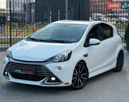 Белый Тойота Aqua, объемом двигателя 1.5 л и пробегом 42 тыс. км за 13900 $, фото 1 на Automoto.ua