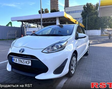 Белый Тойота Aqua, объемом двигателя 1.5 л и пробегом 70 тыс. км за 12600 $, фото 1 на Automoto.ua