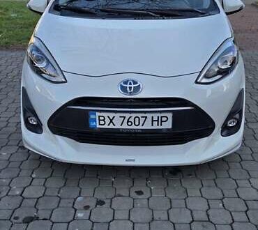 Белый Тойота Aqua, объемом двигателя 1.5 л и пробегом 51 тыс. км за 12800 $, фото 1 на Automoto.ua