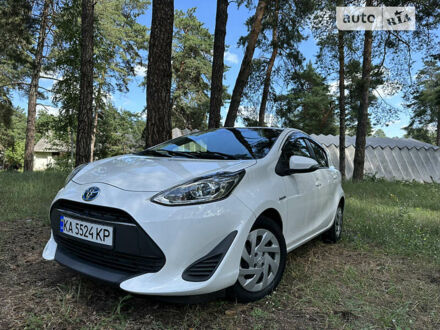 Білий Тойота Aqua, об'ємом двигуна 1.5 л та пробігом 128 тис. км за 13500 $, фото 1 на Automoto.ua