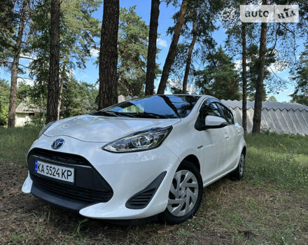 Білий Тойота Aqua, об'ємом двигуна 1.5 л та пробігом 128 тис. км за 13500 $, фото 1 на Automoto.ua