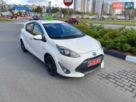 Білий Тойота Aqua, об'ємом двигуна 1.5 л та пробігом 73 тис. км за 12900 $, фото 1 на Automoto.ua