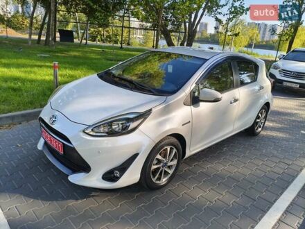 Білий Тойота Aqua, об'ємом двигуна 1.5 л та пробігом 73 тис. км за 13200 $, фото 1 на Automoto.ua