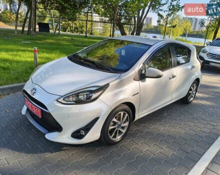 Белый Тойота Aqua, объемом двигателя 1.5 л и пробегом 73 тыс. км за 13200 $, фото 1 на Automoto.ua