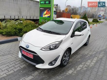 Белый Тойота Aqua, объемом двигателя 1.5 л и пробегом 73 тыс. км за 12800 $, фото 1 на Automoto.ua