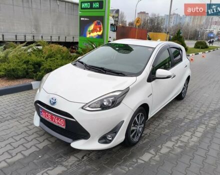 Білий Тойота Aqua, об'ємом двигуна 1.5 л та пробігом 73 тис. км за 12800 $, фото 1 на Automoto.ua