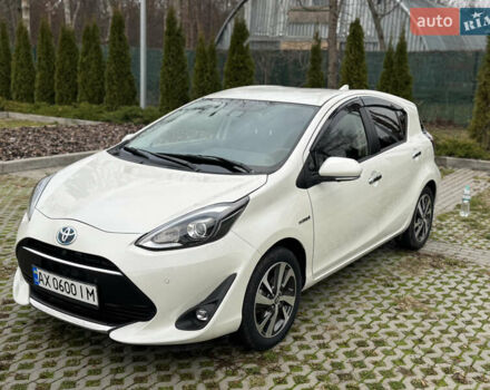Белый Тойота Aqua, объемом двигателя 1.5 л и пробегом 37 тыс. км за 13900 $, фото 1 на Automoto.ua