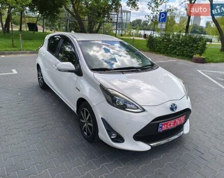 Белый Тойота Aqua, объемом двигателя 1.5 л и пробегом 74 тыс. км за 13400 $, фото 1 на Automoto.ua