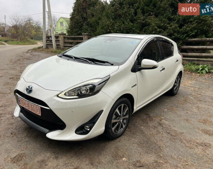Білий Тойота Aqua, об'ємом двигуна 1.5 л та пробігом 61 тис. км за 13200 $, фото 1 на Automoto.ua