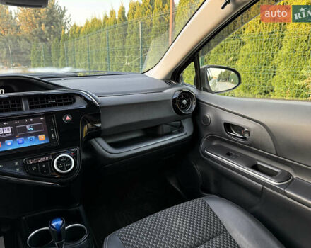 Бежевый Тойота Aqua, объемом двигателя 1.5 л и пробегом 91 тыс. км за 12900 $, фото 52 на Automoto.ua