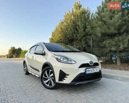 Бежевый Тойота Aqua, объемом двигателя 1.5 л и пробегом 91 тыс. км за 12900 $, фото 4 на Automoto.ua