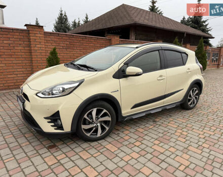 Бежевый Тойота Aqua, объемом двигателя 1.5 л и пробегом 90 тыс. км за 13700 $, фото 2 на Automoto.ua