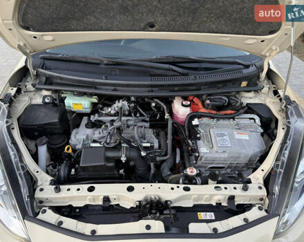 Бежевий Тойота Aqua, об'ємом двигуна 1.5 л та пробігом 79 тис. км за 13900 $, фото 104 на Automoto.ua