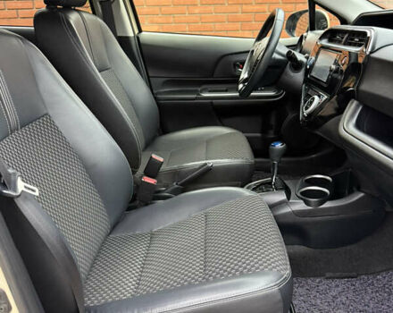 Бежевый Тойота Aqua, объемом двигателя 1.5 л и пробегом 90 тыс. км за 13700 $, фото 48 на Automoto.ua