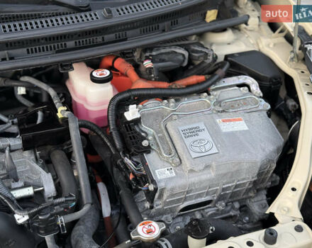 Бежевий Тойота Aqua, об'ємом двигуна 1.5 л та пробігом 79 тис. км за 13900 $, фото 106 на Automoto.ua