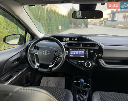 Бежевий Тойота Aqua, об'ємом двигуна 1.5 л та пробігом 79 тис. км за 13900 $, фото 89 на Automoto.ua