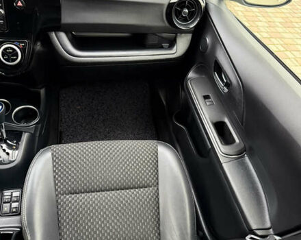 Бежевый Тойота Aqua, объемом двигателя 1.5 л и пробегом 90 тыс. км за 13700 $, фото 36 на Automoto.ua