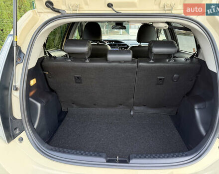 Бежевий Тойота Aqua, об'ємом двигуна 1.5 л та пробігом 79 тис. км за 13900 $, фото 98 на Automoto.ua