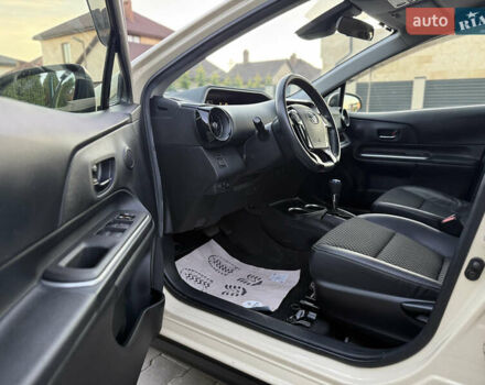 Бежевий Тойота Aqua, об'ємом двигуна 1.5 л та пробігом 79 тис. км за 13900 $, фото 77 на Automoto.ua