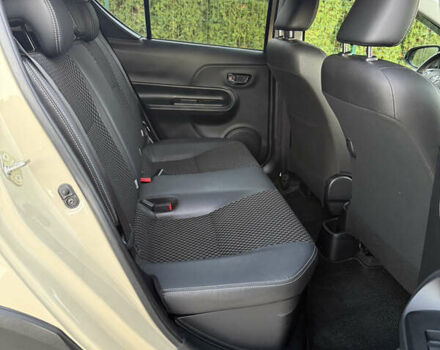 Бежевий Тойота Aqua, об'ємом двигуна 1.5 л та пробігом 79 тис. км за 13900 $, фото 93 на Automoto.ua