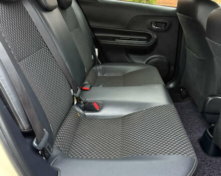 Бежевый Тойота Aqua, объемом двигателя 1.5 л и пробегом 90 тыс. км за 13700 $, фото 53 на Automoto.ua