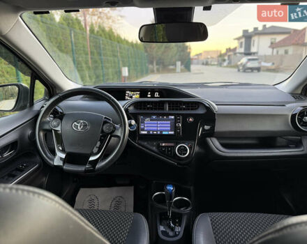 Бежевий Тойота Aqua, об'ємом двигуна 1.5 л та пробігом 79 тис. км за 13900 $, фото 85 на Automoto.ua