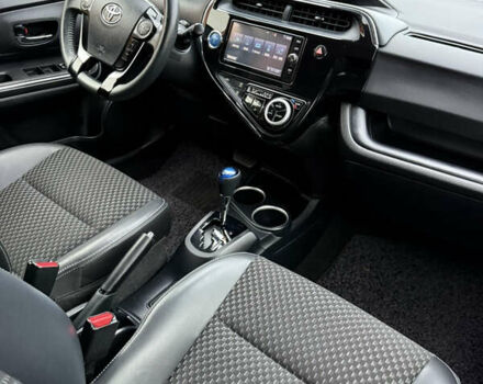 Бежевый Тойота Aqua, объемом двигателя 1.5 л и пробегом 90 тыс. км за 13700 $, фото 52 на Automoto.ua