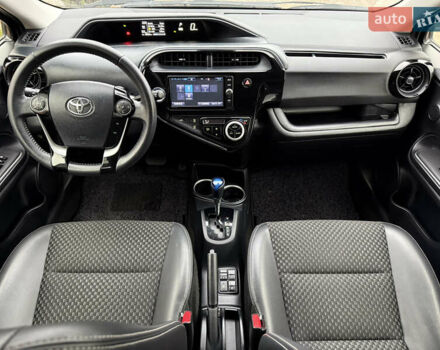 Бежевый Тойота Aqua, объемом двигателя 1.5 л и пробегом 90 тыс. км за 13700 $, фото 32 на Automoto.ua