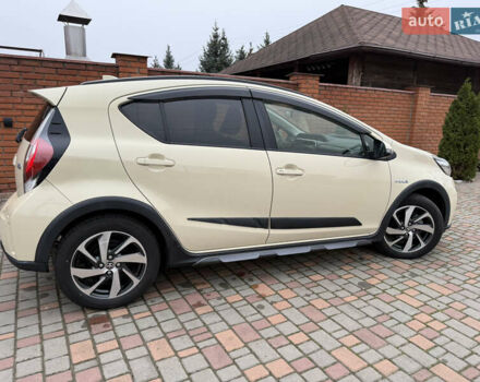 Бежевый Тойота Aqua, объемом двигателя 1.5 л и пробегом 90 тыс. км за 13700 $, фото 31 на Automoto.ua