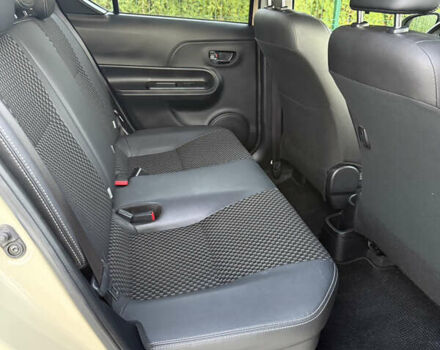 Бежевий Тойота Aqua, об'ємом двигуна 1.5 л та пробігом 79 тис. км за 13900 $, фото 109 на Automoto.ua