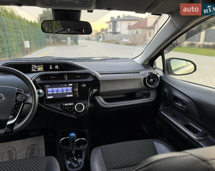 Бежевий Тойота Aqua, об'ємом двигуна 1.5 л та пробігом 79 тис. км за 13900 $, фото 88 на Automoto.ua