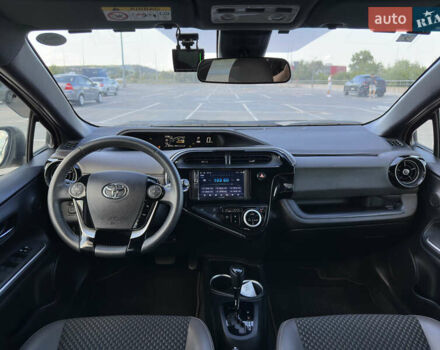 Бежевый Тойота Aqua, объемом двигателя 1.5 л и пробегом 69 тыс. км за 14950 $, фото 42 на Automoto.ua