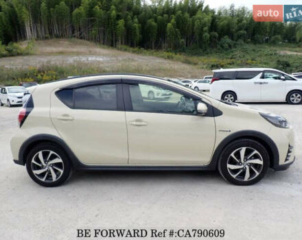 Бежевый Тойота Aqua, объемом двигателя 1.5 л и пробегом 73 тыс. км за 12900 $, фото 2 на Automoto.ua