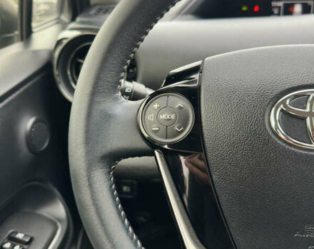 Бежевий Тойота Aqua, об'ємом двигуна 1.5 л та пробігом 72 тис. км за 14950 $, фото 45 на Automoto.ua