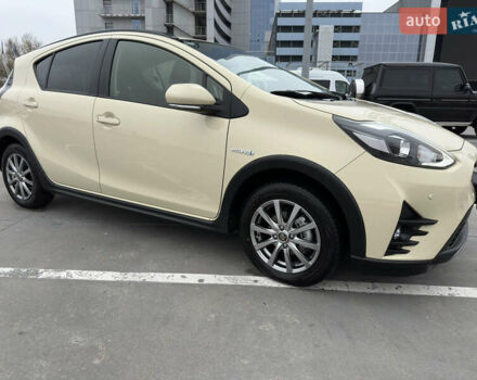 Бежевий Тойота Aqua, об'ємом двигуна 1.5 л та пробігом 72 тис. км за 14950 $, фото 12 на Automoto.ua