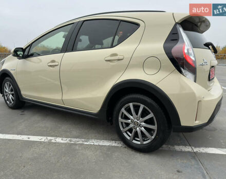 Бежевий Тойота Aqua, об'ємом двигуна 1.5 л та пробігом 72 тис. км за 14950 $, фото 23 на Automoto.ua