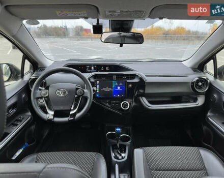 Бежевий Тойота Aqua, об'ємом двигуна 1.5 л та пробігом 72 тис. км за 14950 $, фото 37 на Automoto.ua