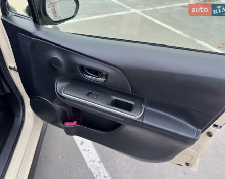 Бежевий Тойота Aqua, об'ємом двигуна 1.5 л та пробігом 72 тис. км за 14950 $, фото 32 на Automoto.ua