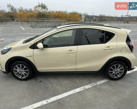 Бежевий Тойота Aqua, об'ємом двигуна 1.5 л та пробігом 72 тис. км за 14950 $, фото 24 на Automoto.ua