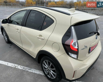 Бежевий Тойота Aqua, об'ємом двигуна 1.5 л та пробігом 72 тис. км за 14950 $, фото 22 на Automoto.ua