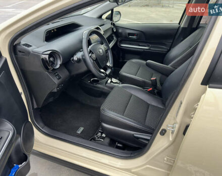 Бежевий Тойота Aqua, об'ємом двигуна 1.5 л та пробігом 72 тис. км за 14950 $, фото 54 на Automoto.ua