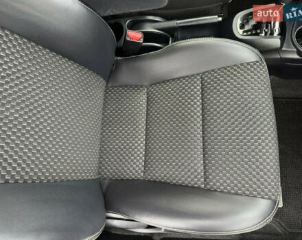 Бежевий Тойота Aqua, об'ємом двигуна 1.5 л та пробігом 72 тис. км за 14950 $, фото 31 на Automoto.ua