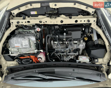 Бежевий Тойота Aqua, об'ємом двигуна 1.5 л та пробігом 72 тис. км за 14950 $, фото 55 на Automoto.ua