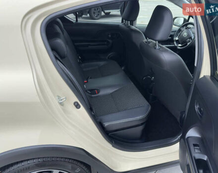 Бежевий Тойота Aqua, об'ємом двигуна 1.5 л та пробігом 72 тис. км за 14950 $, фото 33 на Automoto.ua