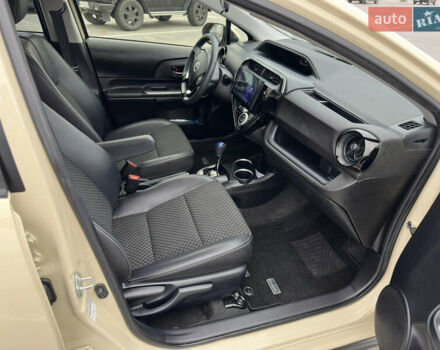 Бежевий Тойота Aqua, об'ємом двигуна 1.5 л та пробігом 72 тис. км за 14950 $, фото 30 на Automoto.ua