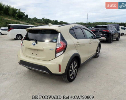 Бежевый Тойота Aqua, объемом двигателя 1.5 л и пробегом 73 тыс. км за 12900 $, фото 1 на Automoto.ua